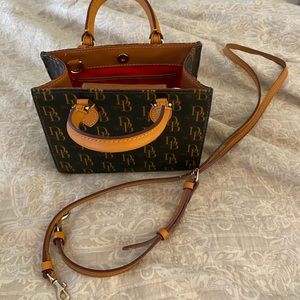 Dooney & Bourke, small tote, comes with strap perfect for fall